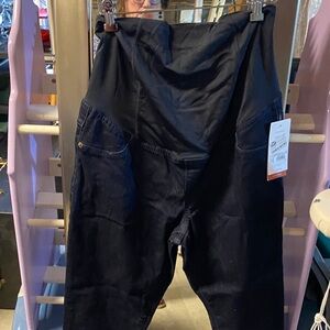 Isabel maternity. Women’s maternity jeans.